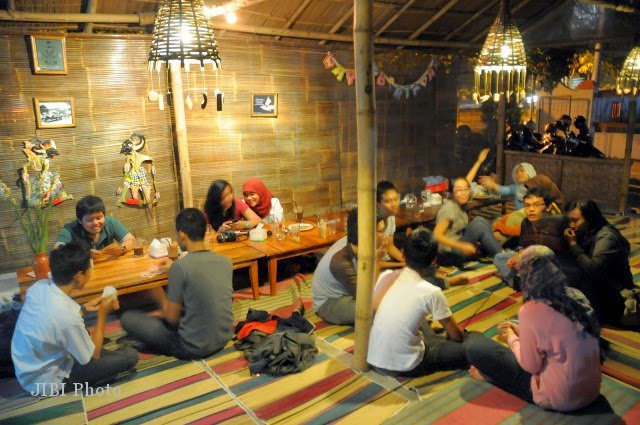 Kedai Kopi Senja Kelabu